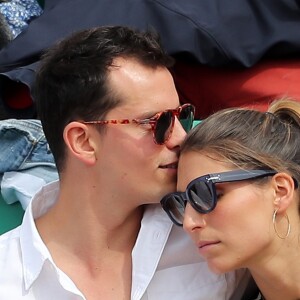 Juan Arbelaez et sa compagne Laury Thilleman (Miss France 2011) - Les célébrités dans les tribunes lors des internationaux de France de Roland-Garros à Paris, le 4 juin 2017. © Dominique Jacovides-Cyril Moreau/Bestimage