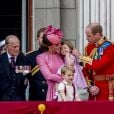 Le prince Charles, prince de Galles, La reine Elizabeth II d'Angleterre, le prince Philip, duc d'Edimbourg, Catherine Kate Middleton, duchesse de Cambridge, la princesse Charlotte, le prince George et le prince William, duc de Cambridge - La famille royale d'Angleterre au balcon du palais de Buckingham pour assister à la parade "Trooping The Colour" à Londres le 17 juin 2017