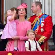 Catherine Kate Middleton, duchesse de Cambridge, la princesse Charlotte, le prince George et le prince William, duc de Cambridge - La famille royale d'Angleterre au balcon du palais de Buckingham pour assister à la parade "Trooping The Colour" à Londres le 17 juin 2017.