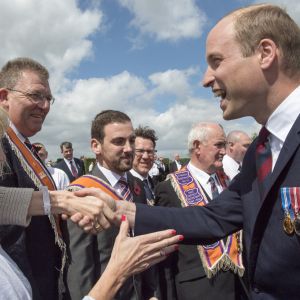 Le prince William, duc de Cambridge, la princesse Astrid de Belgique et le premier ministre irlandais Enda Kenny au Parc de Paix de l'ÎIe d'Irlande à Messines, le 7 juin 2017, lors de la commémoration de la Bataille de Messines.