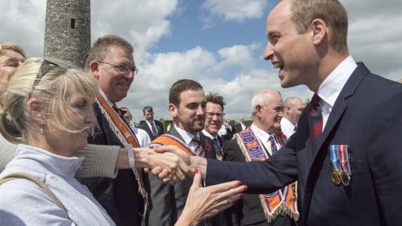 Prince William, ému, rompt le protocole royal et rappelle le souvenir de Lady Di