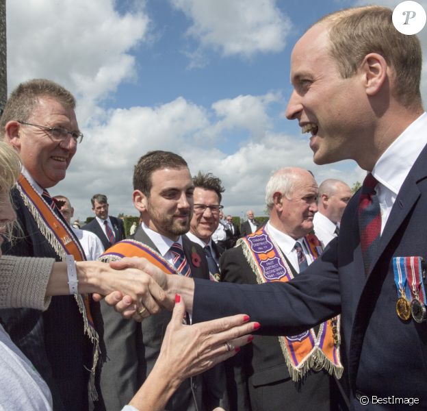 Le prince William, duc de Cambridge, la princesse Astrid de Belgique et le premier ministre irlandais Enda Kenny au Parc de Paix de l'ÎIe d'Irlande à Messines, le 7 juin 2017, lors de la commémoration de la Bataille de Messines.