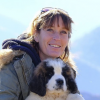 Carole, 48 ans, est éleveuse de chiens saint-bernard en région PACA et a 6 enfants. 