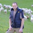  Vincent, 45 ans et père de deux enfants, est éleveur de brebis allaitantes en Occitanie. C'est un candidat de "L'amour est dans le pré 2017". 