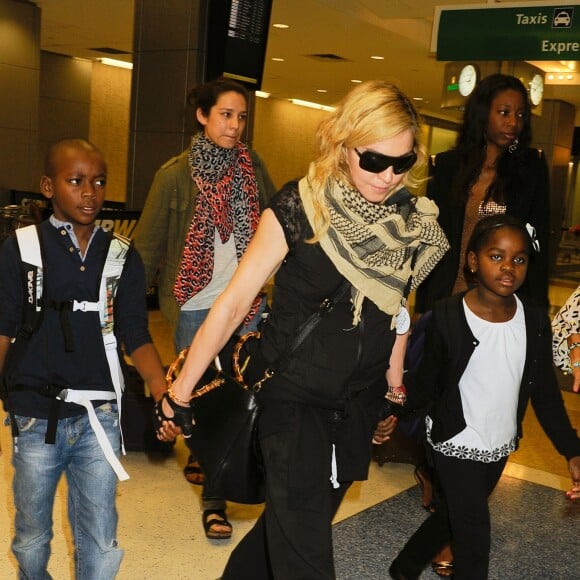 Madonna et ses enfants David, Mercy et Lourdes arrivent a New York en provenance de Londres le 3 septembre 2013