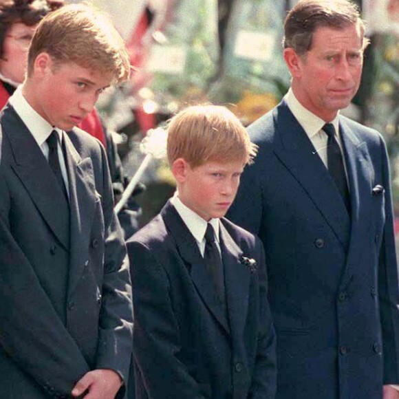 Le prince Harry a gardé un souvenir traumatisant des funérailles publiques de sa mère Lady Di, le 6 septembre 1997 à Londres. Agé de 12 ans et au côté de William (15 ans), il avait eu à marcher derrière le cercueil pendant une demi-heure jusqu'à l'abbaye de Westminster, sous le regard de millions de Britanniques et de téléspectateurs du monde entier.