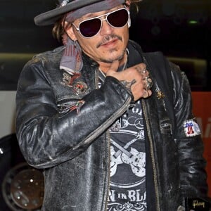 Johnny Depp arrive à l'aéroport de Tokyo au Japon le 20 juin 2017.