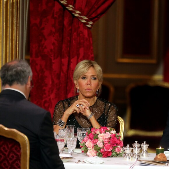 Le Président de la République Française, Emmanuel Macron et sa femme la Première dame Brigitte Macron (Trogneux) lors du dîner d'état en l'honneur du président de la République de Colombie Juan Manuel Santos et sa femme la Première dame Clemencia Rodriguez au Palais de L'Elysée à Paris, France, le 21 juin 2017. © Dominique Jacovides/Bestimage