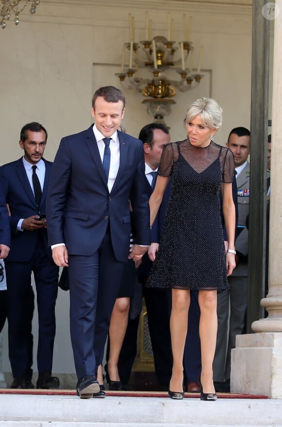 Le Président de la République Française, Emmanuel Macron et sa femme la Première dame Brigitte Macron (Trogneux) accueillent le président de la République de Colombie Juan Manuel Santos et sa femme la Première dame Clemencia Rodriguez au Palais de L'Elysée à Paris, France, le 21 juin 2017. © Dominique Jacovides/Bestimage