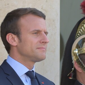 Le président de la République française Emmanuel Macron et sa femme, la première dame Brigitte Macron (Trogneux) raccompagnent après un entretien le président du Guatemala Jimmy Morales et sa femme, la première dame Hilda Patricia Morales au palais de l'Elysée à Paris, France, le 8 juin 2017. © Giancarlo Gorassini/Bestimage