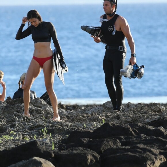 Exclusif - Nina Dobrev en vacances à Honolulu, Hawaï, Etats-Unis, le 21 juin 2017.