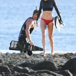 Exclusif - Nina Dobrev en vacances à Honolulu, Hawaï, Etats-Unis, le 21 juin 2017.