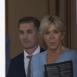 La première dame Brigitte Macron (Trogneux) - Le président de la République française Emmanuel Macron a reçu l'ancien gouverneur de Californie et acteur Arnold Schwarzenegger au palais l'Elysée à Paris, France, le 23 juin 2017.© Pierre Perusseau/Bestimage