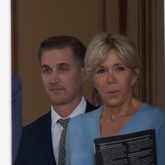 La première dame Brigitte Macron (Trogneux) - Le président de la République française Emmanuel Macron a reçu l'ancien gouverneur de Californie et acteur Arnold Schwarzenegger au palais l'Elysée à Paris, France, le 23 juin 2017.© Pierre Perusseau/Bestimage