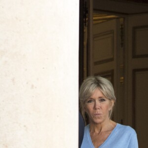 La première dame Brigitte Macron (Trogneux) - Le président de la République française Emmanuel Macron a reçu l'ancien gouverneur de Californie et acteur Arnold Schwarzenegger au palais l'Elysée à Paris, France, le 23 juin 2017.© Pierre Perusseau/Bestimage