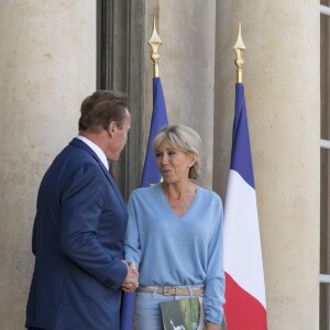 La première dame Brigitte Macron (Trogneux) - Le président de la République française Emmanuel Macron a reçu l'ancien gouverneur de Californie et acteur Arnold Schwarzenegger au palais l'Elysée à Paris, France, le 23 juin 2017.© Pierre Perusseau/Bestimage