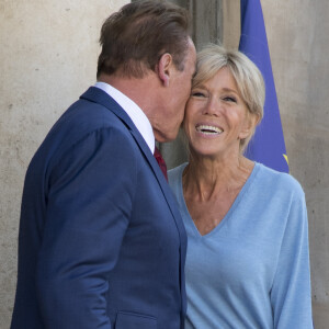 La première dame Brigitte Macron (Trogneux) - Le président de la République française Emmanuel Macron a reçu l'ancien gouverneur de Californie et acteur Arnold Schwarzenegger au palais l'Elysée à Paris, France, le 23 juin 2017.© Pierre Perusseau/Bestimage