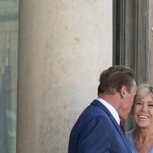 La première dame Brigitte Macron (Trogneux) - Le président de la République française Emmanuel Macron a reçu l'ancien gouverneur de Californie et acteur Arnold Schwarzenegger au palais l'Elysée à Paris, France, le 23 juin 2017.© Pierre Perusseau/Bestimage