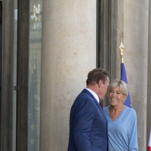 La première dame Brigitte Macron (Trogneux) - Le président de la République française Emmanuel Macron a reçu l'ancien gouverneur de Californie et acteur Arnold Schwarzenegger au palais l'Elysée à Paris, France, le 23 juin 2017.© Pierre Perusseau/Bestimage