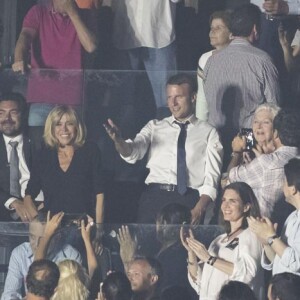 Le président de la République Française, Emmanuel Macron et sa femme la Première dame Brigitte Macron (Trogneux), Line Renaud, Nicole Sonneville - People au concert des "Vieilles Canailles" à l'AccorHotels Arena à Paris, le 25 juin 2017