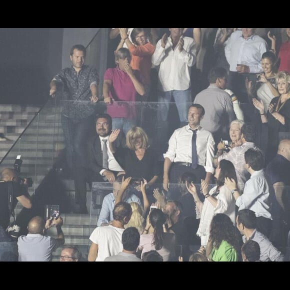 Le président de la République Française, Emmanuel Macron et sa femme la Première dame Brigitte Macron (Trogneux), Line Renaud, Nicole Sonneville - People au concert des "Vieilles Canailles" à l'AccorHotels Arena à Paris, le 25 juin 2017