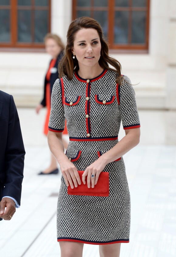La duchesse Catherine de Cambridge, splendide dans une nouvelle robe Gucci, inaugurait le 29 juin 2017 une nouvelle aile du Victoria and Albert Museum, dans le quartier de South Kensington à Londres.
