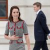 La duchesse Catherine de Cambridge, superbe dans une nouvelle robe Gucci, inaugurait le 29 juin 2017 une nouvelle aile du Victoria and Albert Museum, dans le quartier de South Kensington à Londres.