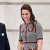 La duchesse Catherine de Cambridge, superbe dans une nouvelle robe Gucci, inaugurait le 29 juin 2017 une nouvelle aile du Victoria and Albert Museum, dans le quartier de South Kensington à Londres.