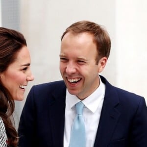 La duchesse Catherine de Cambridge, superbe dans une nouvelle robe Gucci, inaugurait le 29 juin 2017 une nouvelle aile du Victoria and Albert Museum, dans le quartier de South Kensington à Londres.