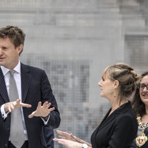 La duchesse Catherine de Cambridge, portant une nouvelle robe Gucci, au musée d'art Victoria and Albert Museum le 29 juin 2017 pour l'inauguration d'une nouvelle aile, dans le quartier de South Kensington à Londres.