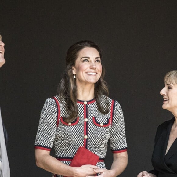 La duchesse Catherine de Cambridge, portant une toute nouvelle robe Gucci, au musée d'art Victoria and Albert Museum le 29 juin 2017 pour l'inauguration d'une nouvelle aile, dans le quartier de South Kensington à Londres.