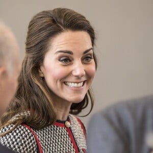 La duchesse Catherine de Cambridge, portant une nouvelle robe Gucci, au musée d'art Victoria and Albert Museum le 29 juin 2017 pour l'inauguration d'une nouvelle aile, dans le quartier de South Kensington à Londres.