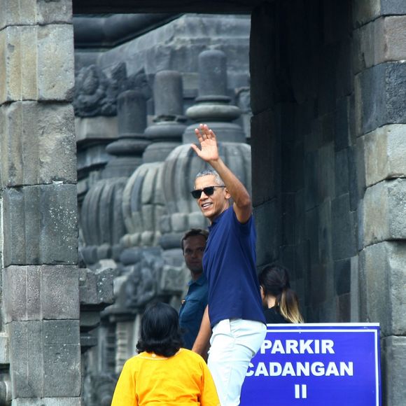 Barack Obama visite le temple Prambanan, en Indonésie, le 29 juin 2017