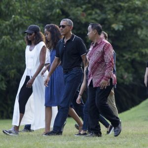 Barack Obama avec ses filles Malia et Sasha, au temple Borobudur, le 28 juin 2017