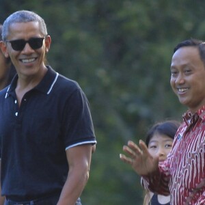 Barack Obama avec ses filles Malia et Sasha, au temple Borobudur, le 28 juin 2017