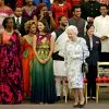 La reine Elizabeth II lors de la réception des soixante lauréats des Queen's Young Leaders Awards au palais de Buckingham le 29 juin 2017.