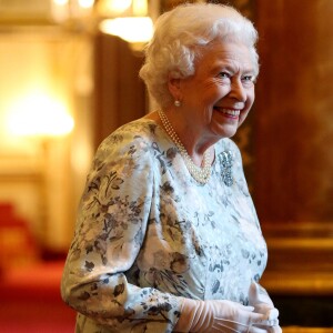La reine Elizabeth II lors de la remise des Queen's Young Leaders Awards au palais de Buckingham le 29 juin 2017.