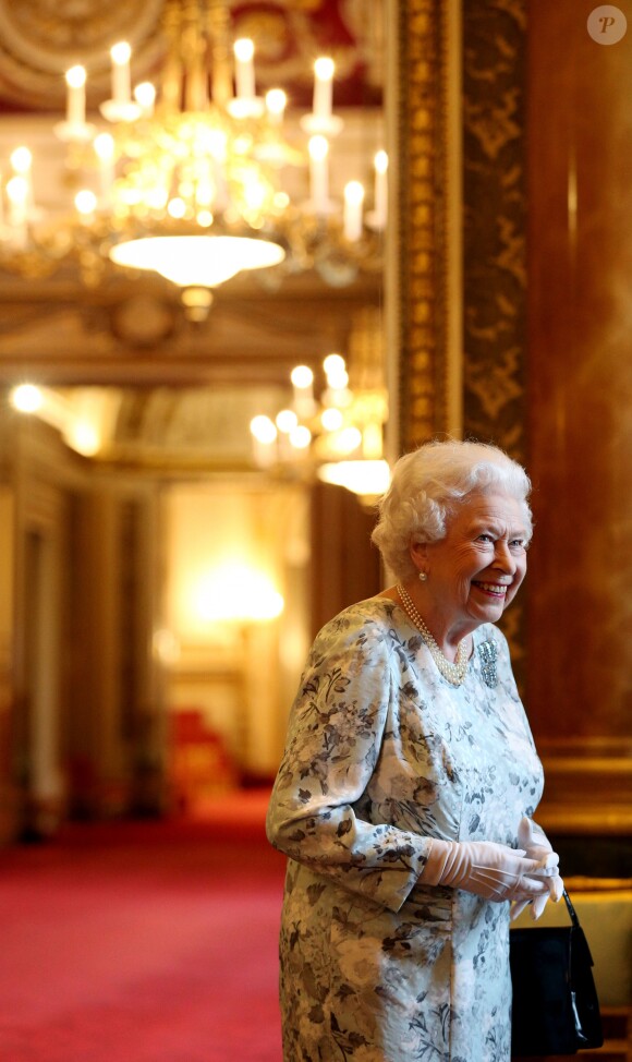 La reine Elizabeth II lors de la remise des Queen's Young Leaders Awards au palais de Buckingham le 29 juin 2017.