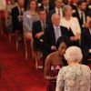 La reine Elizabeth II lors de la remise des Queen's Young Leaders Awards à soixante jeunes du Commonwealth au palais de Buckingham le 29 juin 2017.
