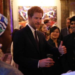 Le prince Harry lors de la remise des Queen's Young Leaders Awards au palais de Buckingham le 29 juin 2017.