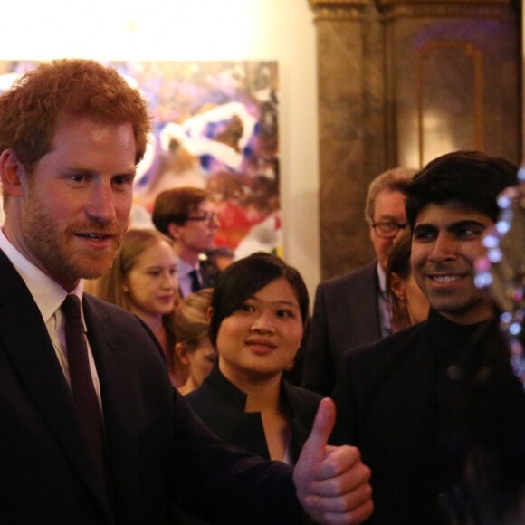 Le prince Harry lors de la remise des Queen's Young Leaders Awards au palais de Buckingham le 29 juin 2017.
