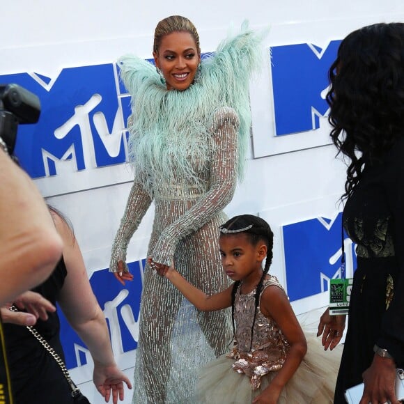 Beyonce knowles et sa fille Blue Ivy Carter aux MTV Video Music Awards 2016 à New York, le 28 août 2016