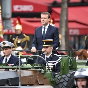 Emmanuel Macron (costume "Jonas & Cie" à 450 Euros) arrive à l'Arc de Triomphe - Cérémonie d'hommage au soldat inconnu à l'Arc à de Triomphe à Paris, le 14 mai 2017. © Lionel Urman/Bestimage