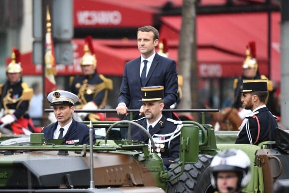 Emmanuel Macron (costume "Jonas & Cie" à 450 Euros) arrive à l'Arc de Triomphe - Cérémonie d'hommage au soldat inconnu à l'Arc à de Triomphe à Paris, le 14 mai 2017. © Lionel Urman/Bestimage