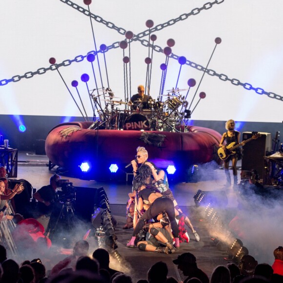 La chanteuse Pink en concert au Henry Maier Festival Park à Milwaukee. Le 2 juillet 2017 © Daniel DeSlover / Zuma Press / Bestimage