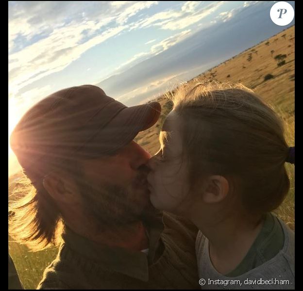 David Beckham embrasse sa fille Harper sur la bouche lors d'un safari en Afrique. Photo publiée sur Instagram le 1er juin 2017.
