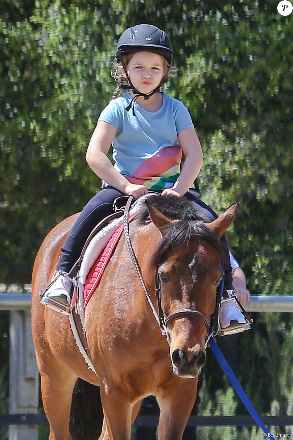 Exclusif - Victoria et David Beckham accompagnent leur fille Harper à son cours d&#039;équitation à Los Angeles, le 4 avril 2017.