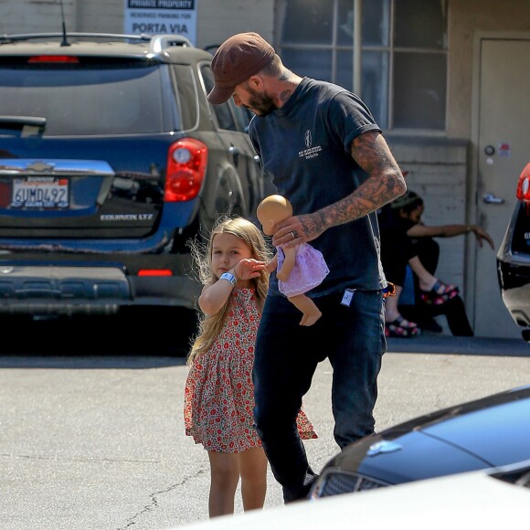 Exclusif - David Beckham et sa fille Harper se promènent à Los Angeles le 5 aout 2016.