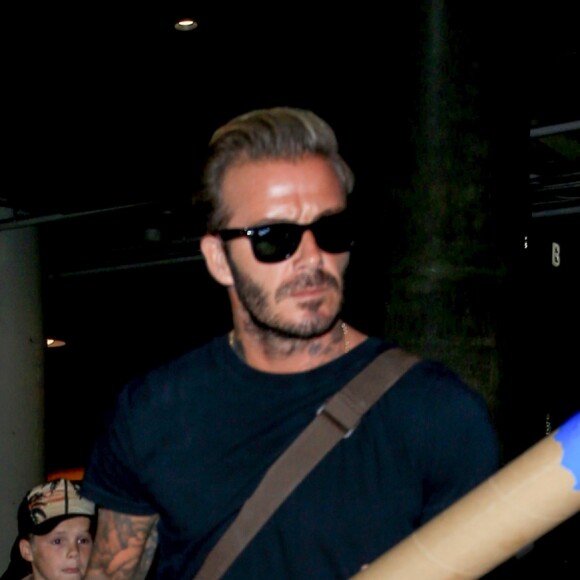 La famille Beckham arrive à l'aéroport de LAX à Los Angeles, le 29 août 2016.