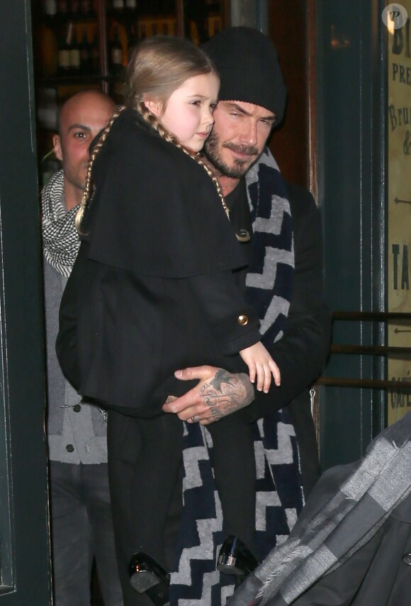 David Beckham et sa fille Harper - La famille Beckham à la sortie du restaurant Balthazar à New York, après le défilé de mode de Victoria Beckham. Le 14 février 2016.